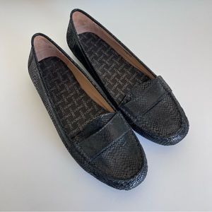 Vionic Chill Larrun Loafer Black Snake Skin *Missing insole*
